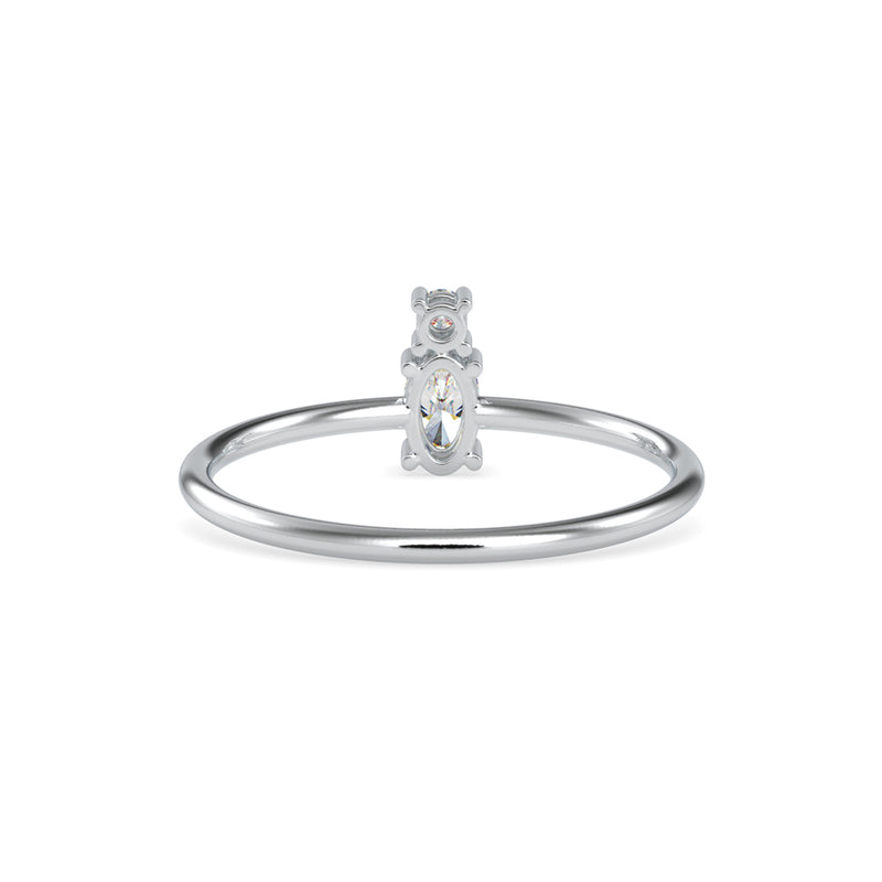 Oval Benign Diamond Ring Platinum