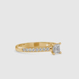 Dazzle Stone Diamond Ring Yellow gold