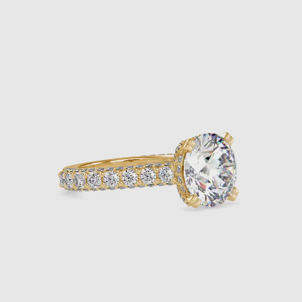 Hefty White Diamond Ring Yellow gold